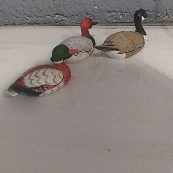 Set of Three Miniatures Duck Figurines - Picture 4 of 7